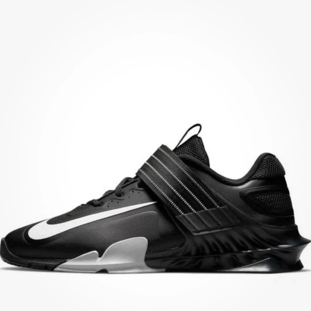 Nike Men's Black & White weightlifting athletic shoes